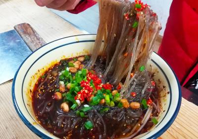 成都特色小吃酸辣粉技術培訓，價廉物美創業無憂